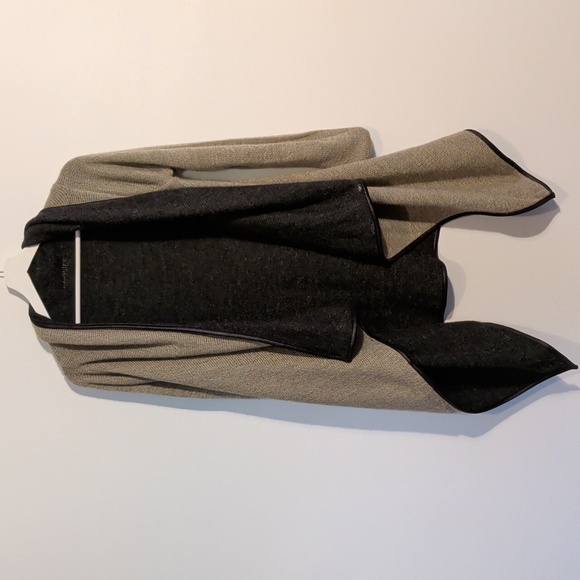 URKU reversible tan and black cowl neck sweater - size sml/med - Picture 5 of 11